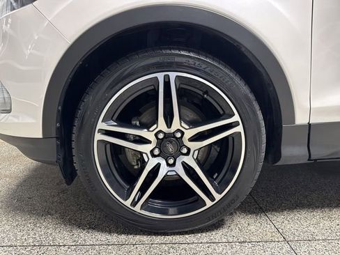 Used 2019 Ford Escape SEL image 4