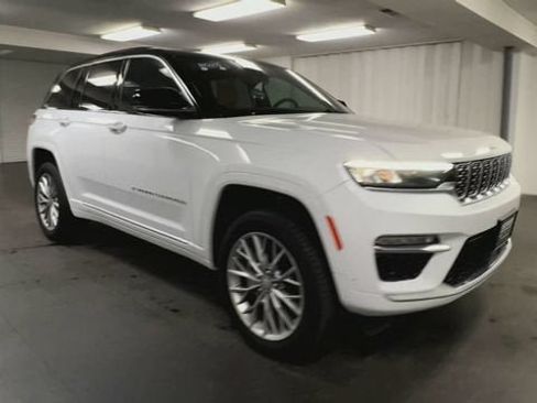 Used 2025 Jeep Grand Cherokee Summit AWD/4WD image 2