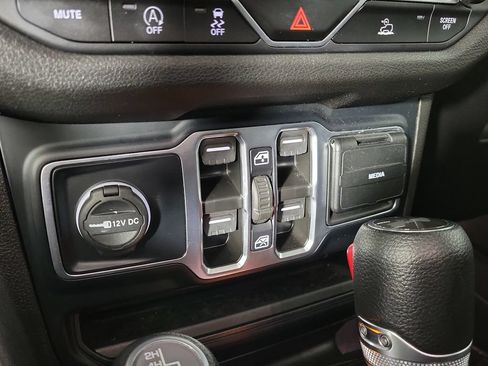 Used 2024 Jeep Wrangler Unlimited Sport AWD/4WD image 23
