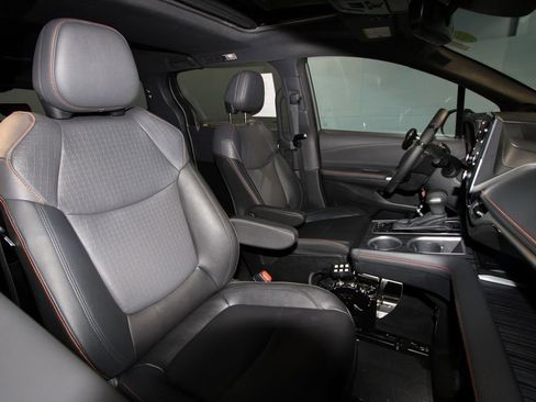 Used 2023 Toyota Sienna XSE image 27