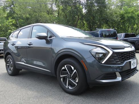 Used 2023 Kia Sportage LX AWD/4WD image 3