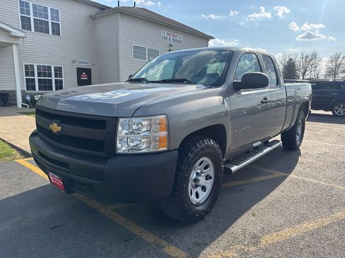 Used 2013 Chevrolet Silverado 1500 W/T AWD/4WD image 2