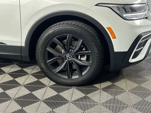 Used 2024 Volkswagen Tiguan SE image 12