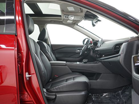 Used 2021 Nissan Rogue SV w/ Premium Package image 13