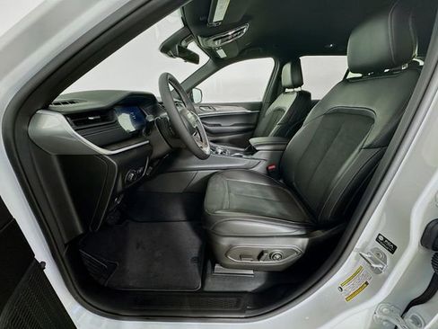 New 2026 Jeep Grand Cherokee Altitude image 24