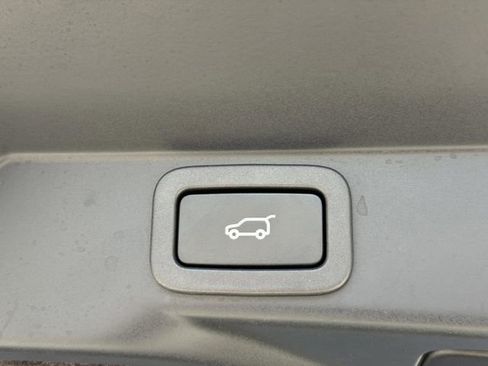 Used 2020 Land Rover Range Rover Sport HSE image 16