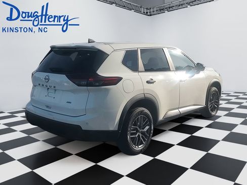 Used 2024 Nissan Rogue S AWD/4WD image 5