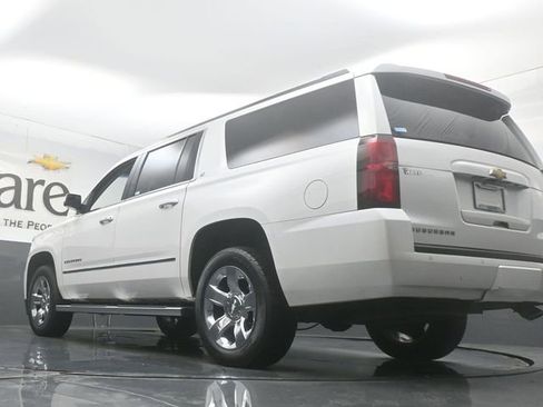 Used 2017 Chevrolet Suburban LT w/ LT Signature Package image 5