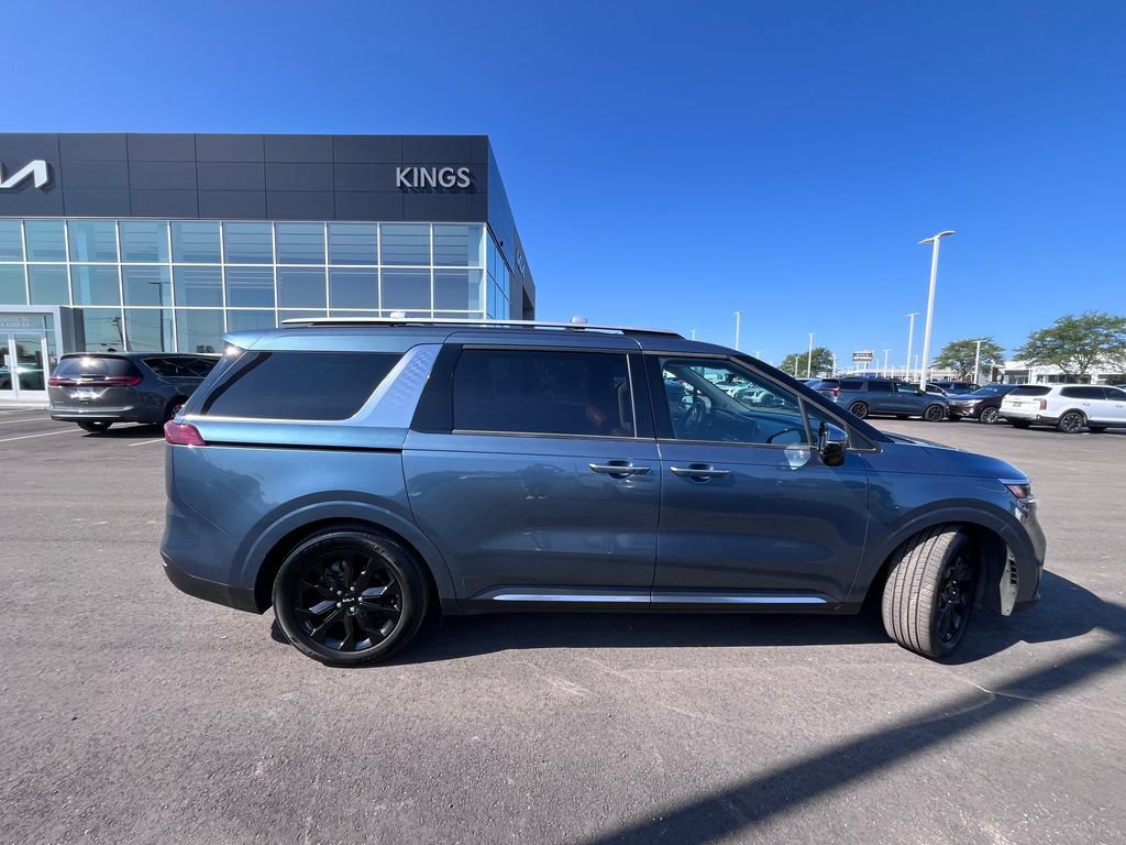 Certified 2024 Kia Carnival SX Prestige FWD image 3