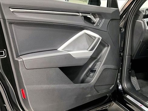 Used 2025 Audi Q3 2.0T Premium w/ Convenience Package image 17