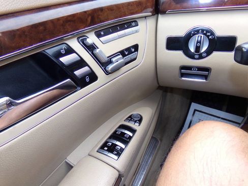 Used 2011 Mercedes-Benz S 550 4MATIC image 49