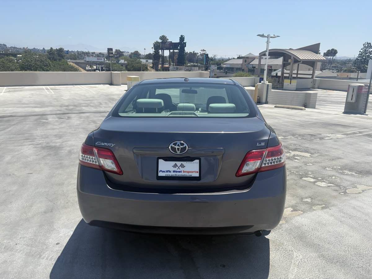 Used 2011 Toyota Camry LE FWD image 30