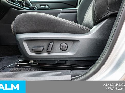 Used 2025 Nissan Rogue SV image 20