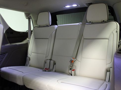 Used 2023 GMC Yukon Denali w/ Advanced Technology Package image 15