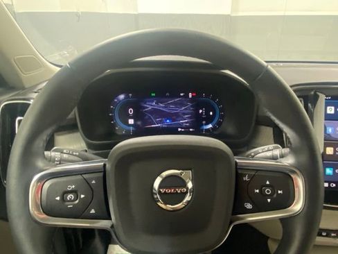Used 2025 Volvo XC40 B5 Ultra image 15