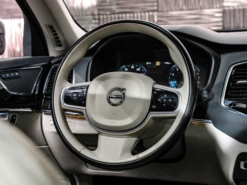 Used 2017 Volvo XC90 T6 Momentum w/ Convenience Package image 16