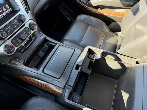 Used 2020 Chevrolet Suburban Premier image 24