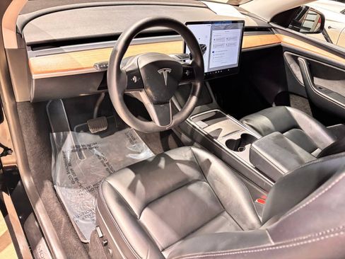 Used 2023 Tesla Model Y Long Range image 18