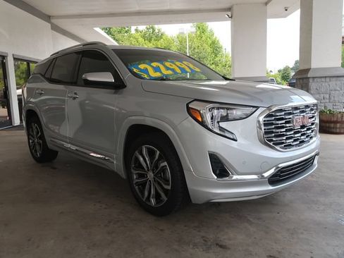 Used 2020 GMC Terrain Denali w/ LPO, Floor Liner Package FWD image 3