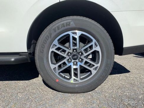 New 2025 Ford Expedition Active image 30