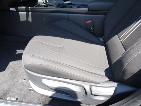 New 2025 Hyundai Elantra SEL FWD image 10
