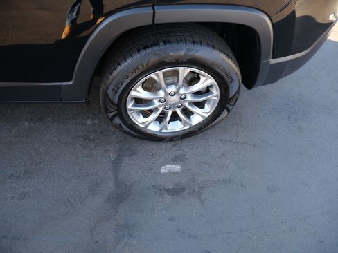 Used 2019 Jeep Cherokee Latitude Plus w/ Cold Weather Group image 37