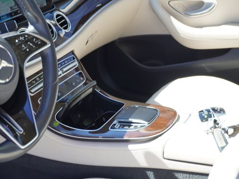 Used 2021 Mercedes-Benz E 350 Sedan image 22