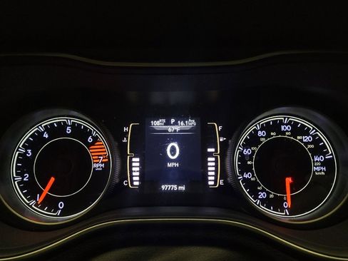 Used 2020 Jeep Cherokee Latitude Plus FWD image 23