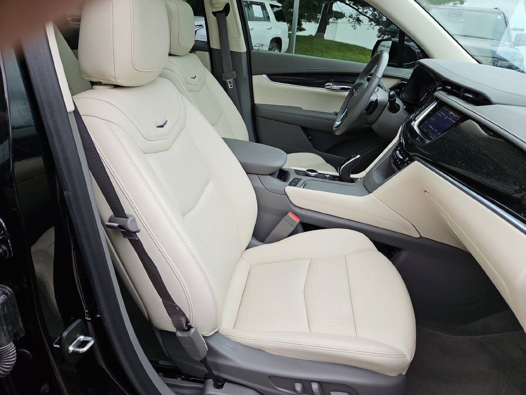 Used 2020 Cadillac XT6 Premium Luxury FWD image 30