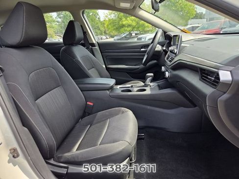 Used 2025 Nissan Altima 2.5 SV FWD image 18