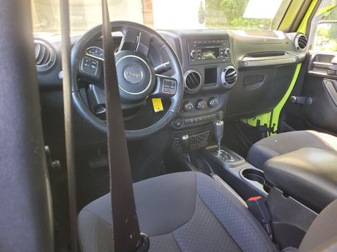 Used 2016 Jeep Wrangler Unlimited Sport w/ Connectivity Group AWD/4WD image 19
