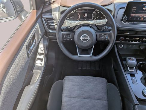 Used 2023 Nissan Rogue SV image 15