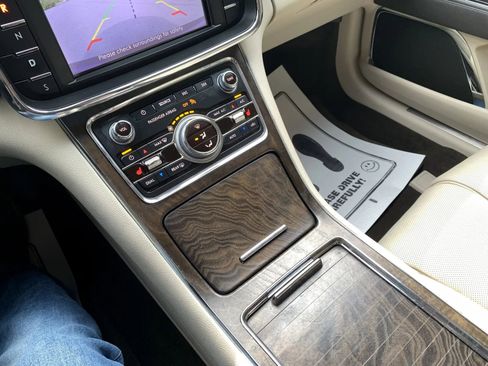 Used 2020 Lincoln Continental w/ Premium Package image 16