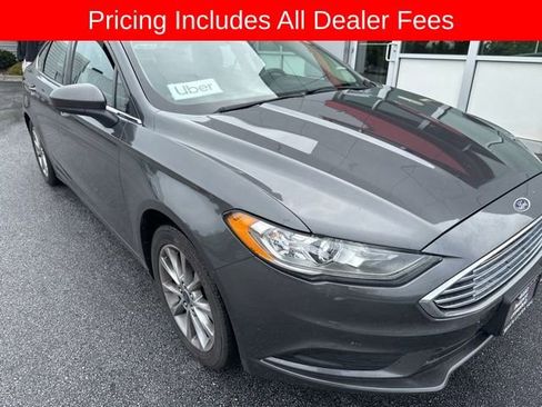 Used 2017 Ford Fusion SE w/ Fusion SE Technology Package FWD image 9