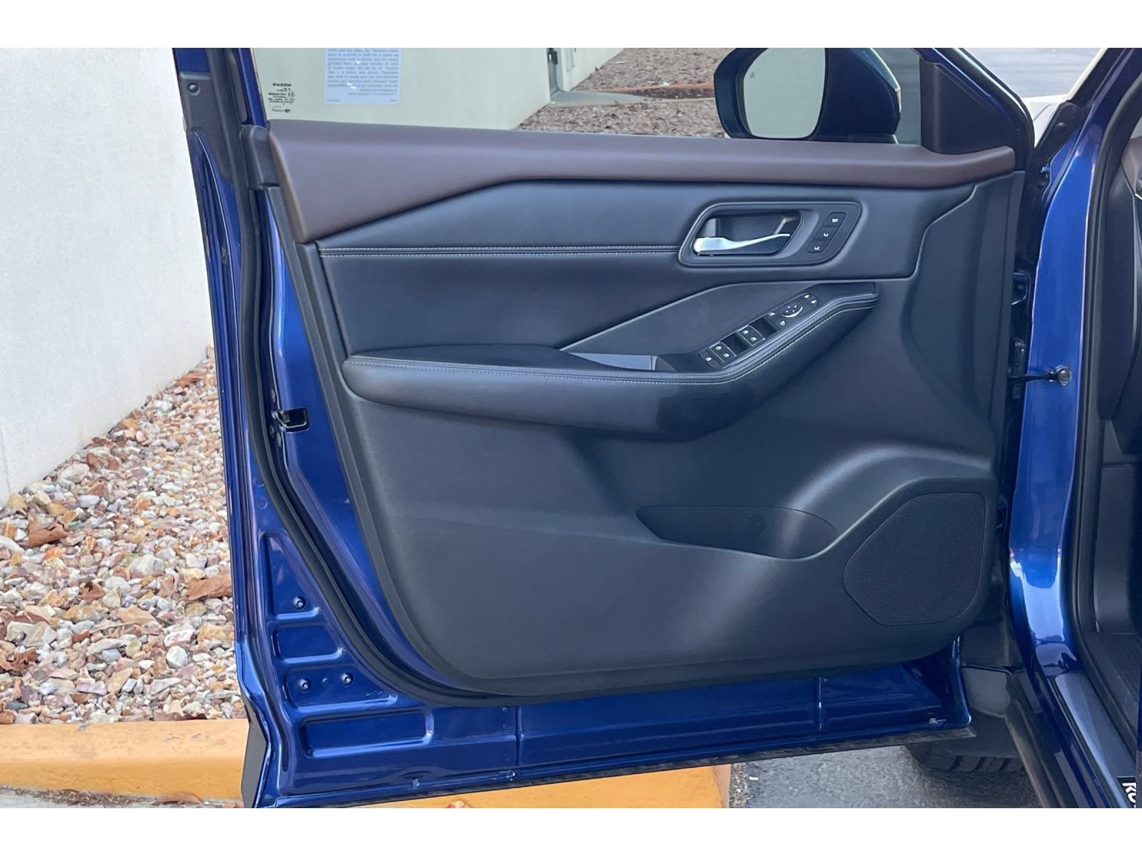 Used 2023 Nissan Rogue SL w/ SL Premium Package FWD image 11