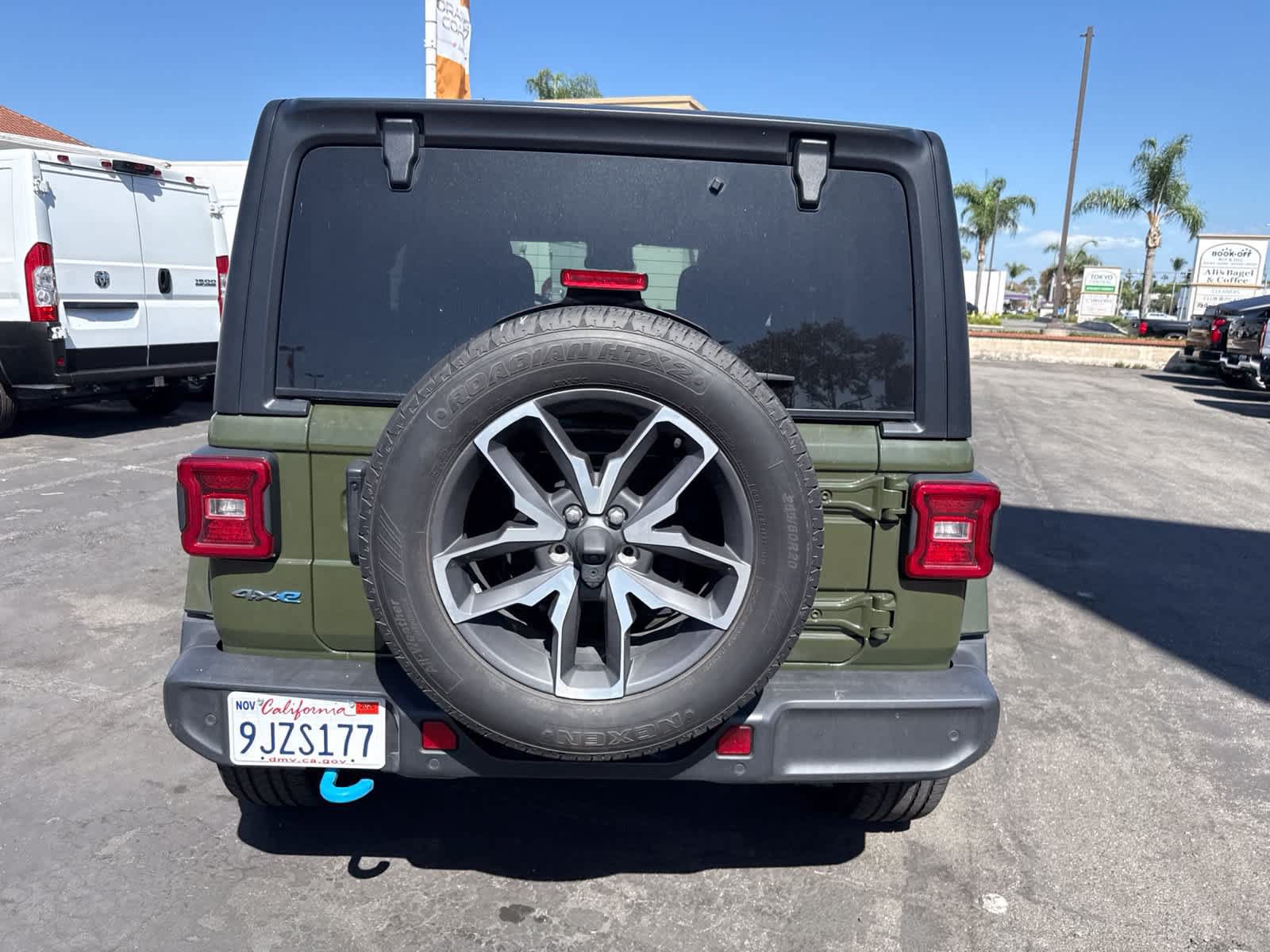 Used 2024 Jeep Wrangler Unlimited w/ Convenience Group AWD/4WD image 16
