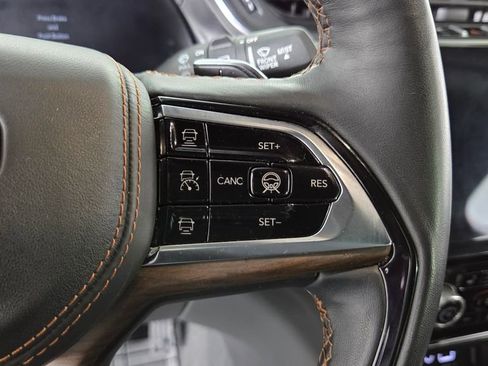 Used 2022 Jeep Grand Cherokee Summit w/ Luxury Tech Group V AWD/4WD image 18