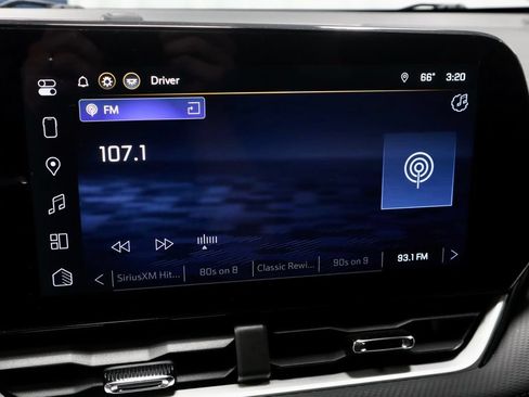 Used 2026 Chevrolet Equinox LT FWD image 4