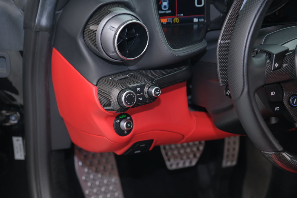 Used 2018 Ferrari 812 Superfast RWD image 35