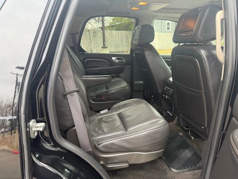 Used 2014 Cadillac Escalade Platinum image 12