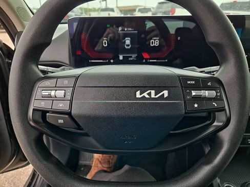 Used 2025 Kia K4 LXS image 7
