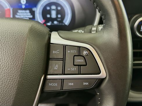 Used 2025 Toyota Highlander XSE image 17