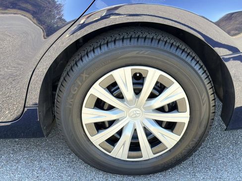 Used 2021 Toyota Camry LE image 11