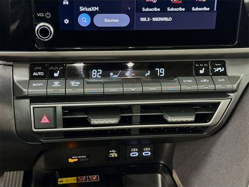 Used 2025 Toyota Camry LE image 17