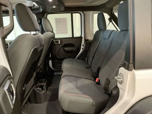 Used 2025 Jeep Wrangler Unlimited Rubicon image 12