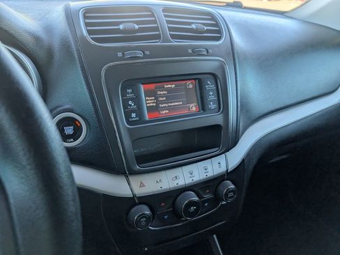 Used 2020 Dodge Journey SE image 17