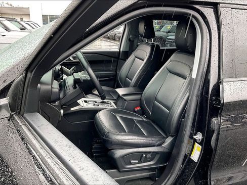 Certified 2022 Ford Explorer XLT w/ Equipment Group 202A image 22