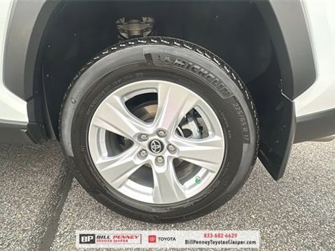 Used 2020 Toyota RAV4 LE image 18