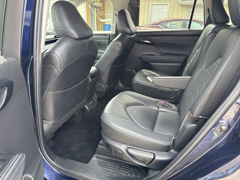 Used 2022 Toyota Highlander XLE image 17