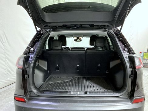 Used 2021 Jeep Cherokee Latitude Lux w/ Mopar Interior Package image 9